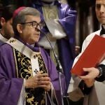 El arzobispo de Valladolid, Luis Argüello, durante la homilía en honor al Papa Benedicto XVI