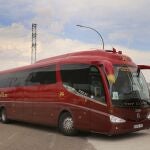 Un autocar vuelve de realizar un servicio de transporte en Palencia