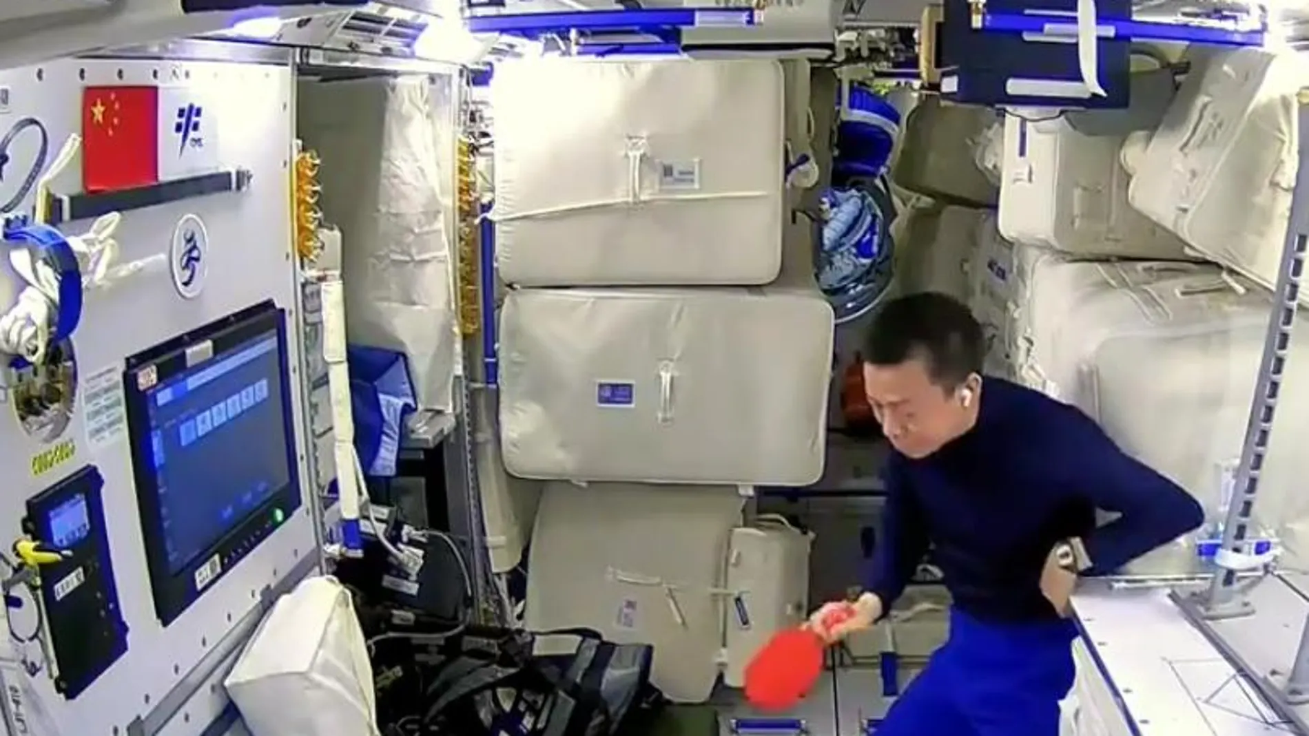 Un nuevo deporte "extraterrestre": ping-pong espacial.