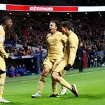 Dembélé celebra el gol con Koundé y Pedri