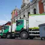 Camiones de limpieza en la plaza mayor de Valladolid