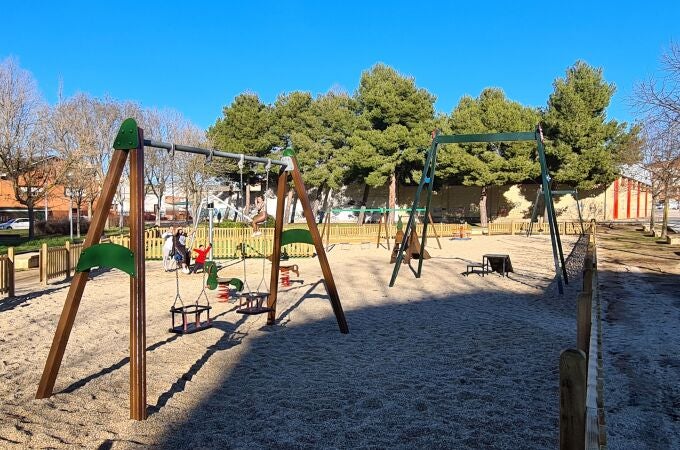 El Ayuntamiento de Salamanca ha renovado y ampliado la zona de juegos infantiles del parque Tomás Bretón, con una inversión de 46.450 euros
