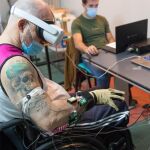 El Hospital de Parapléjicos y la UCLM trabajan en una terapia virtual inmersiva para ayudar a rehabilitar los miembros superiores