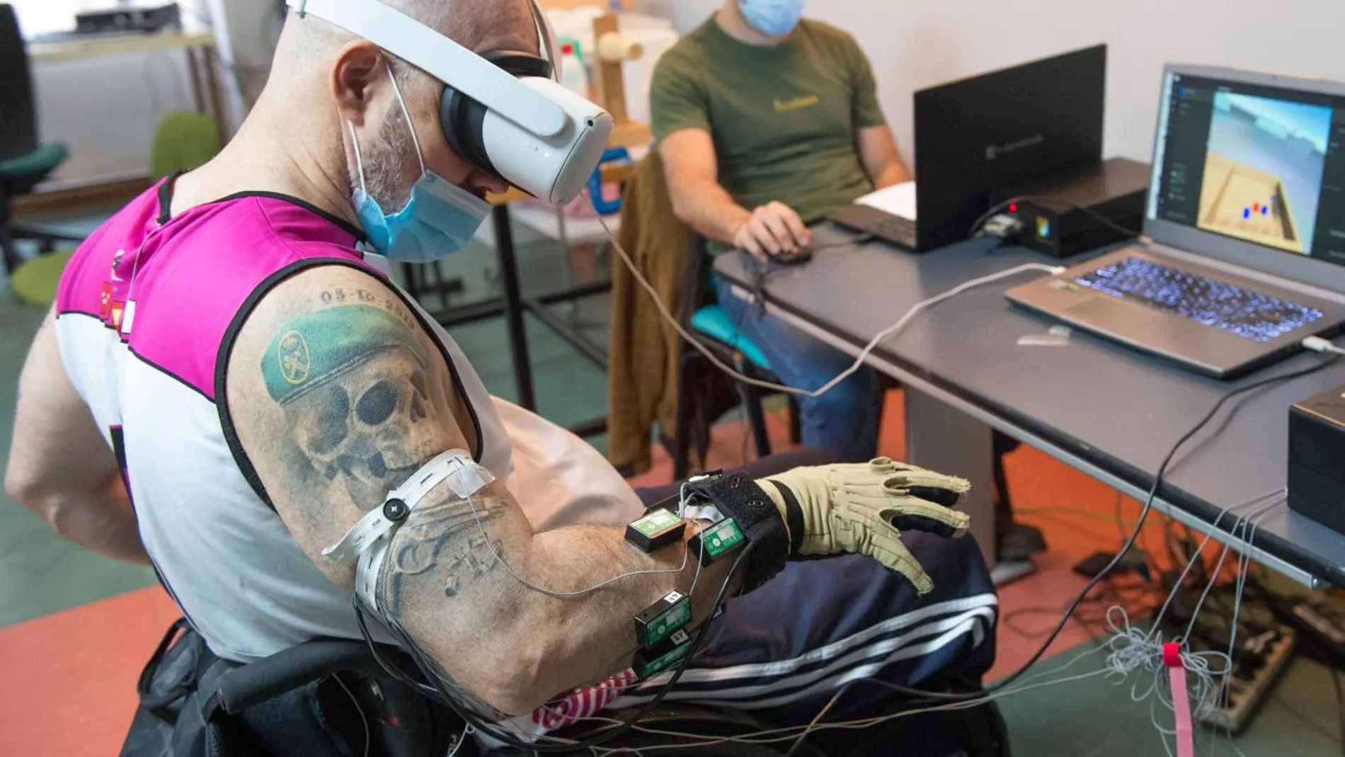 El Hospital de Parapléjicos y la UCLM trabajan en una terapia virtual inmersiva para ayudar a rehabilitar los miembros superiores