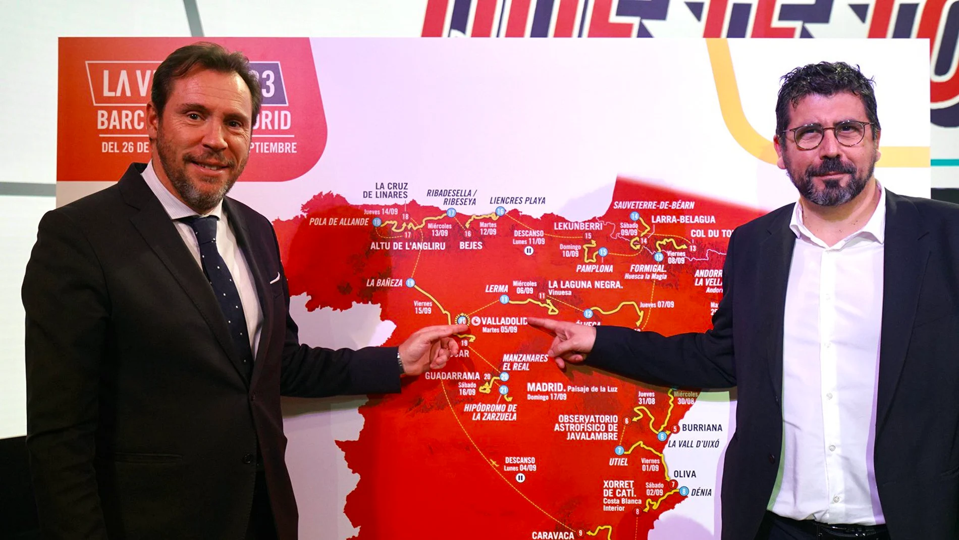 Óscar Puente y Alberto Bustos en la presentación de la Vuelta en Barcelona