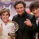 La ganadora junto a los jueces