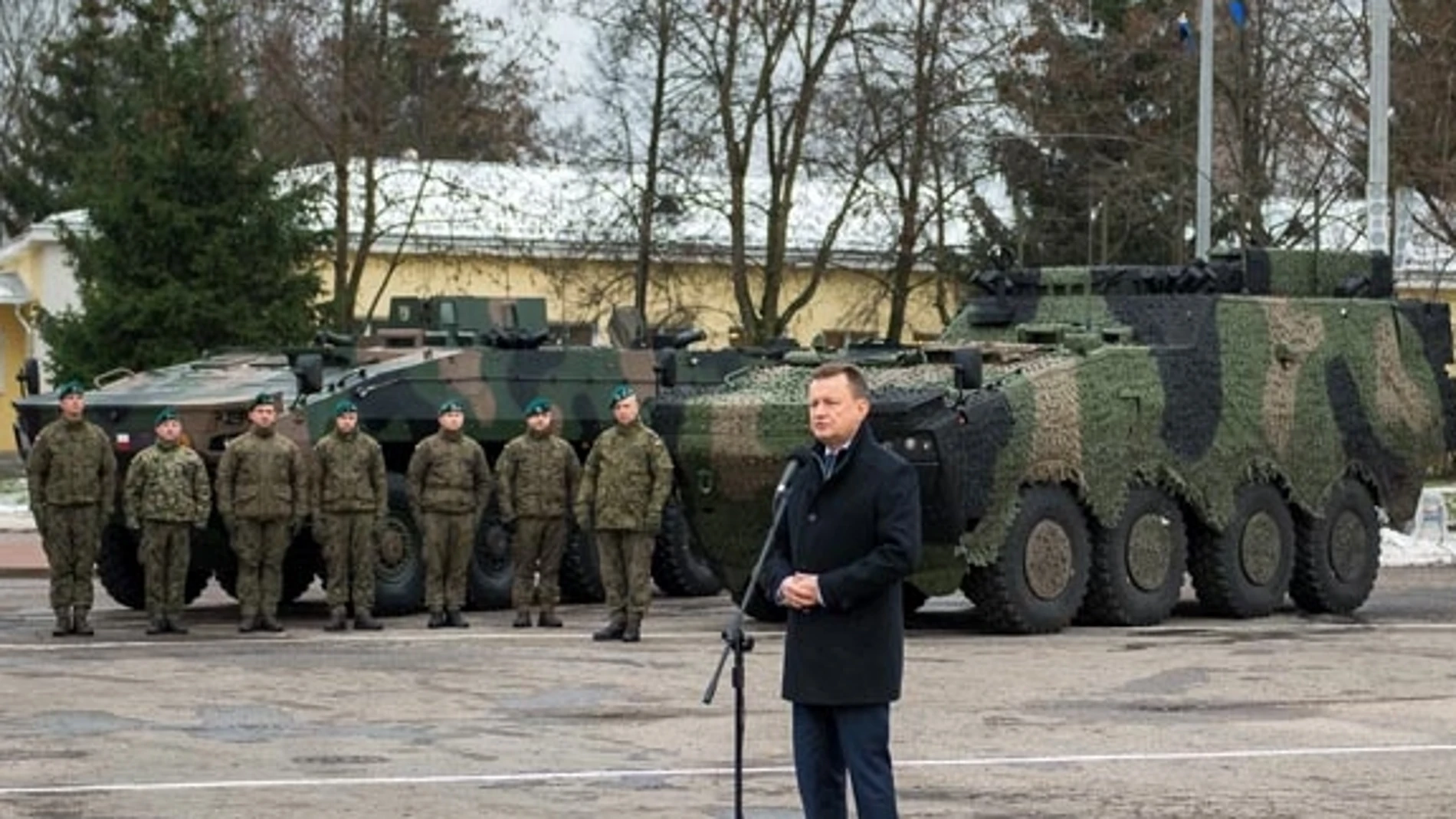 El ministro de Defensa polaco durante la presentación de la nueva división