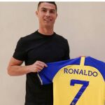 Ronaldo, en el momento de la firma por el club saudí