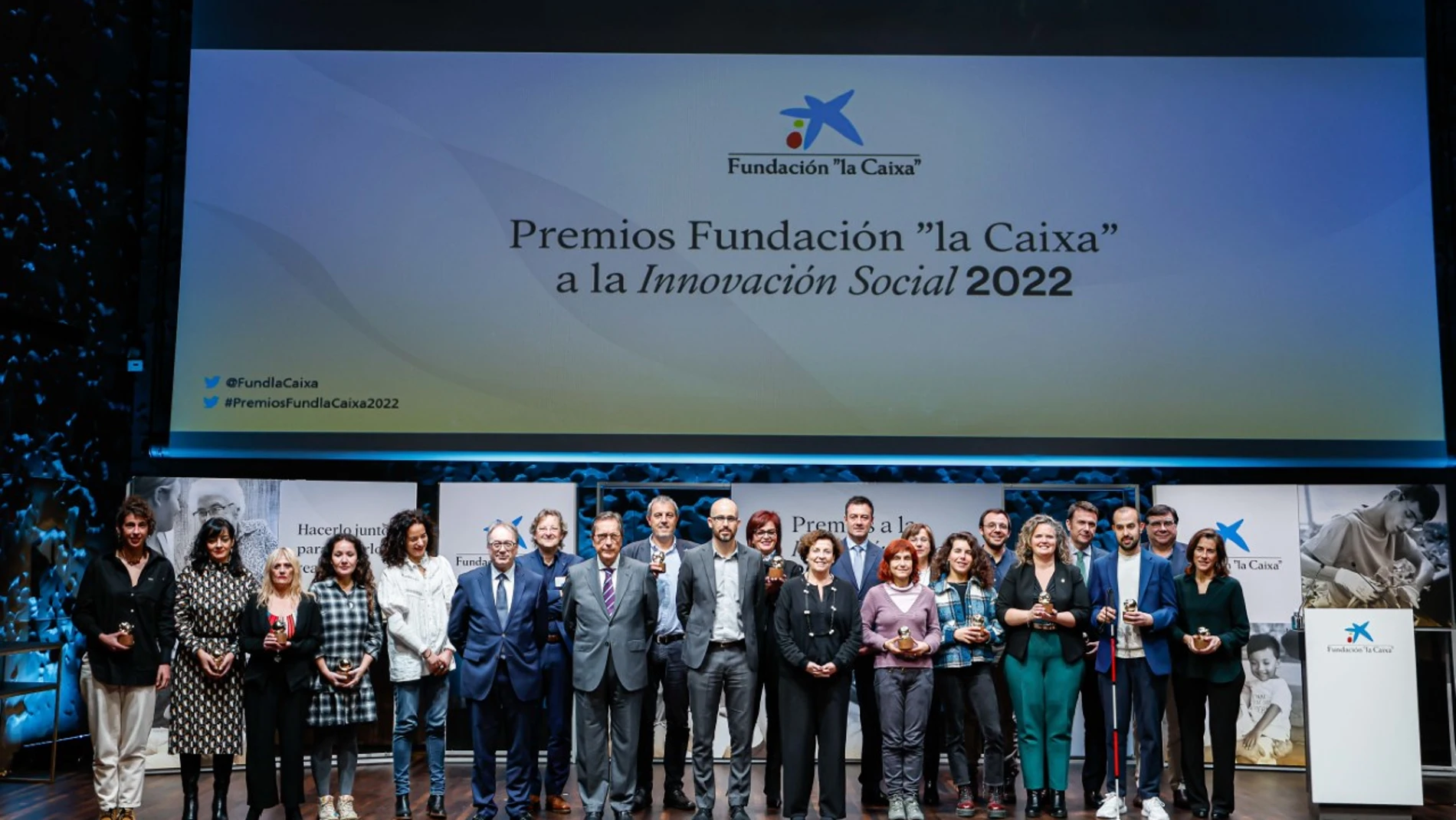 Foto de familia de los premiados