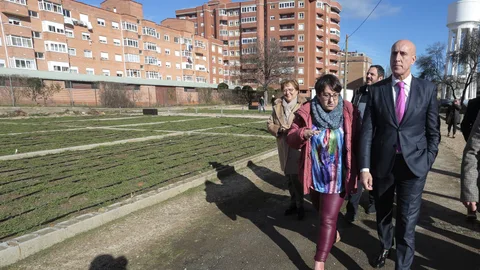 El alcalde de León, José Antonio Diez, y la alcaldesa de San Andrés del Rabanedo, Camino Cabañas, inauguran los nuevos huertos urbanos