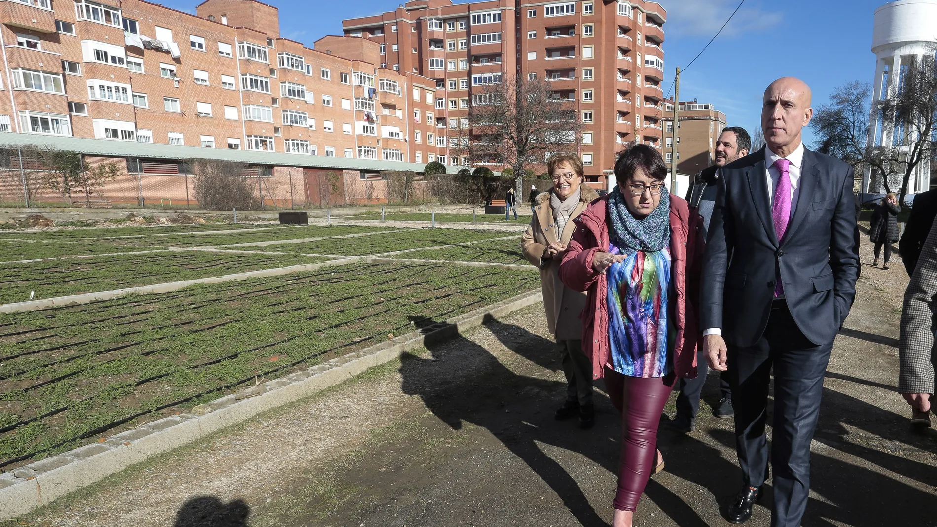 El alcalde de León, José Antonio Diez, y la alcaldesa de San Andrés del Rabanedo, Camino Cabañas, inauguran los nuevos huertos urbanos