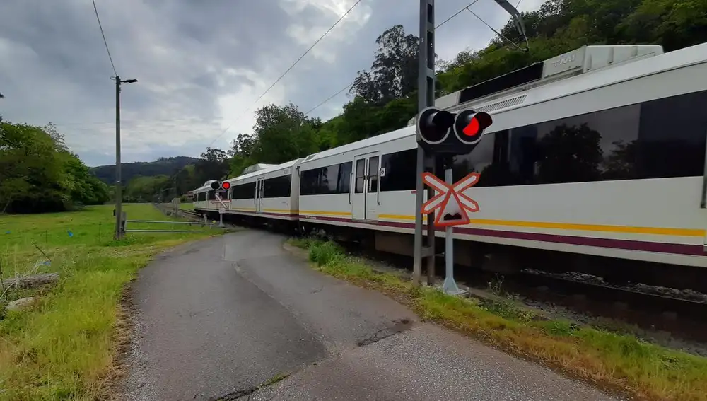 Imagen de un tren de Cercanías en Cantabria