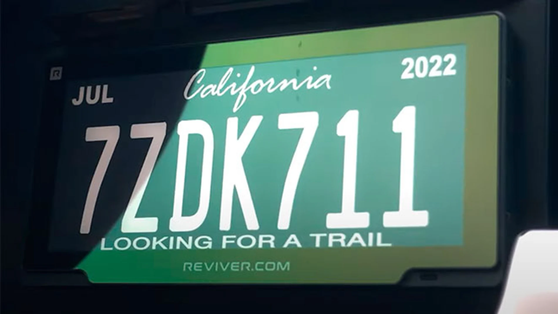 En California han comenzado a utilizar matrículas digitales en los vehículos y ya las han hackeado