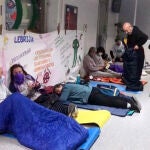-Vecinos de la localidad sevillana de Lebrija iniciaron anoche un encierro indefinido en el centro de salud de Nuestra Señora del Castill