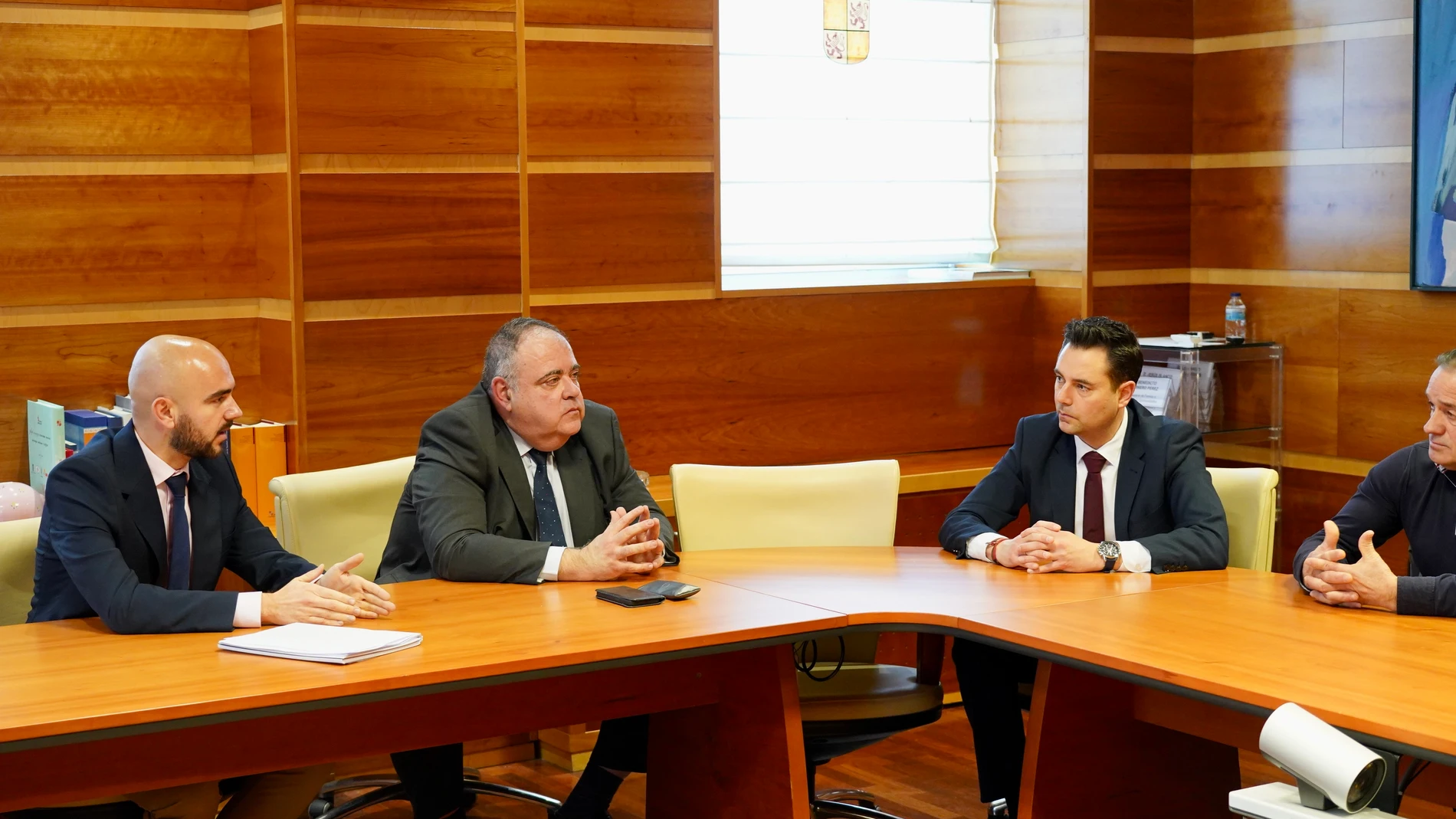 El consejero de Sanidad se reúne con el alcalde de Burgos