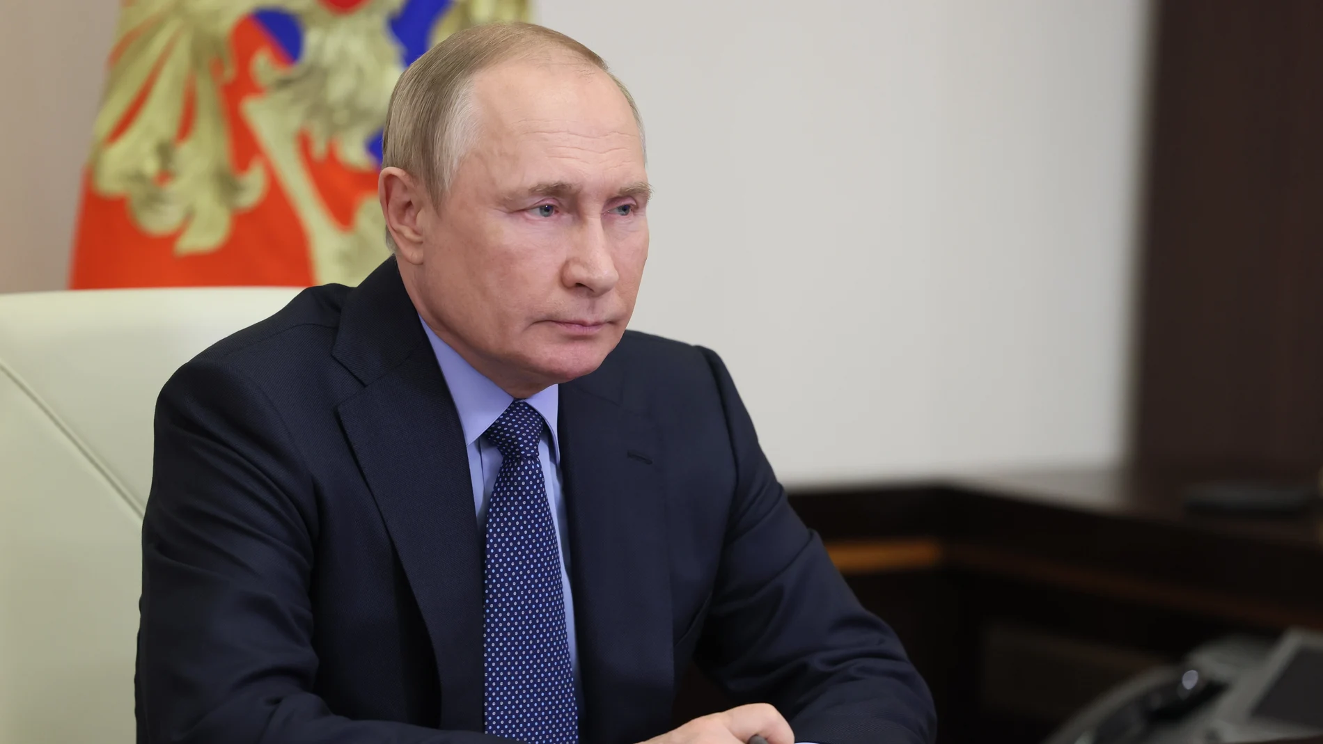 El presidente ruso, Vladimir Putin, asiste a una reunión por videoconferencia en la residencia de Novo-Ogarevo, a las afueras de Moscú