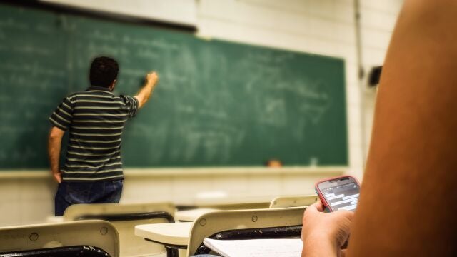 Docente enseñando