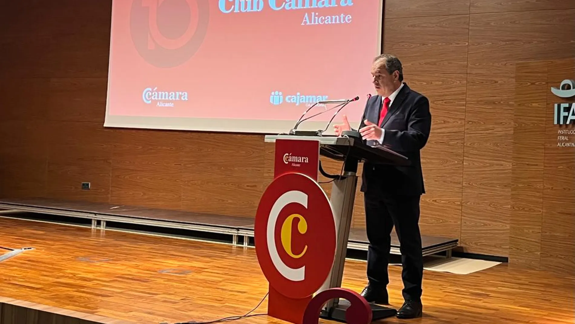 El presidente de la Cámara de Comercio de Alicante, Carlos Baño
