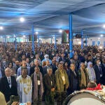 CAMPAMENTO DE REFUGIADOS DE DAJLA, 13/01/2023.- Centenares de asistentes participan en la inauguración del XVI Congreso del Frente Polisario que comienza hoy en el campamento de refugiados de Dajla (Argelia). EFE/Mahfud Mohamed Lamin Bechri