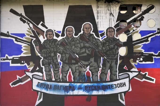 Un mural del grupo de mercenarios rusos Wagner en una calle de Belgrado