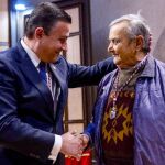 El presidente de la Diputación y del PP de Ávila, Carlos García, entrega la Medalla de Plata de la Provincia a Juan Manuel López Gutiérrez