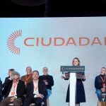 La nueva presidenta Patricia Guasp, interviene en la clausura de la VI Asamblea General de Ciudadanos (Cs), en La Nube de Pastrana, a 15 de enero de 2023, en Madrid (España). Ciudadanos ha presentado hoy en su Asamblea Extraordinaria de refundación su nuevo logotipo, que modifica el tipo de letra e introduce el color verde de fondo y el gris para el contraste. El partido 'naranja' mantiene su nombre fundacional, que es la "seña de identidad del proyecto liberal español", al tiempo que renueva su logotipo, según ha anunciado la formación en la clausura de su VI Asamblea General. La candidatura de Patricia Guasp y Adrián Vázquez que apoyaba Arrimadas fue la elegida para presidir Ciudadanos a partir de ahora.15 ENERO 2023;CUIDADANOS;PARTIDO POLÍTICO;REFUNDACIÓN;CAMPAÑA;POLÍTICA;ASAMBLEA;RADICALMENTE LIBRES ENJesús Hellín / Europa Press15/01/2023