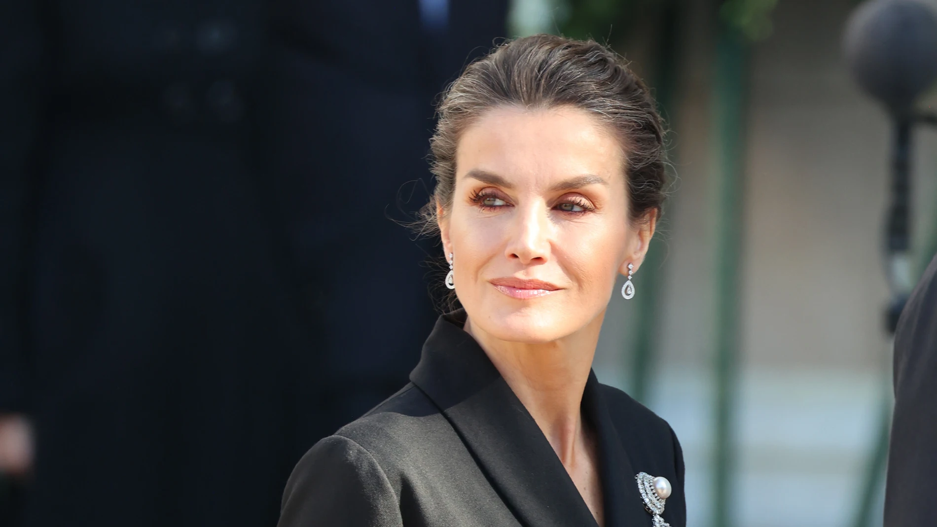 La Reina Letizia llega al funeral por el Rey Constantino de Grecia