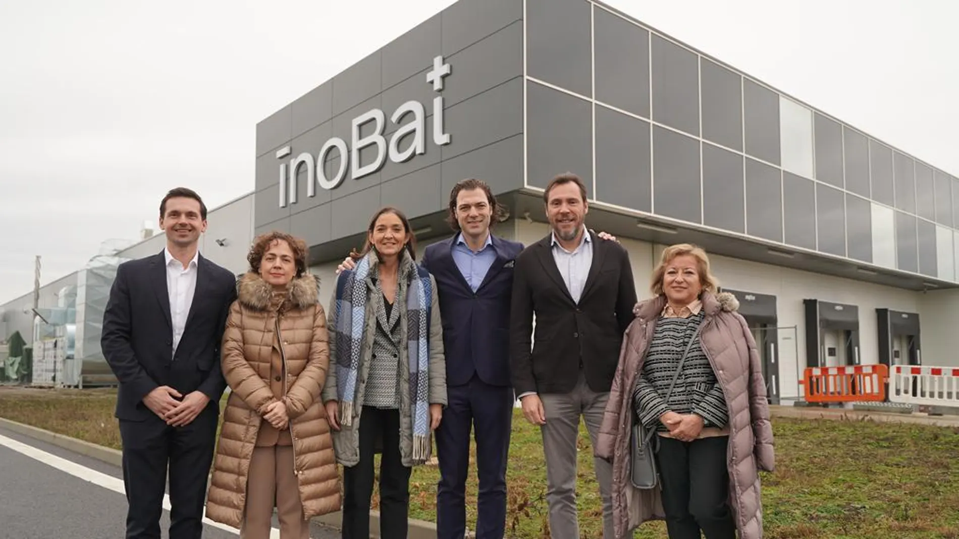 La ministra de Industria, Comercio y Turismo, Reyes Maroto,viaja a la República Eslovaca acompañada por el nuevo secretario general de Industria y Pyme, Francisco Blanco; el alcalde de Valladolid, Óscar Puente, y la embajadora de España en Eslovaquia, Lorea Arribalzaga