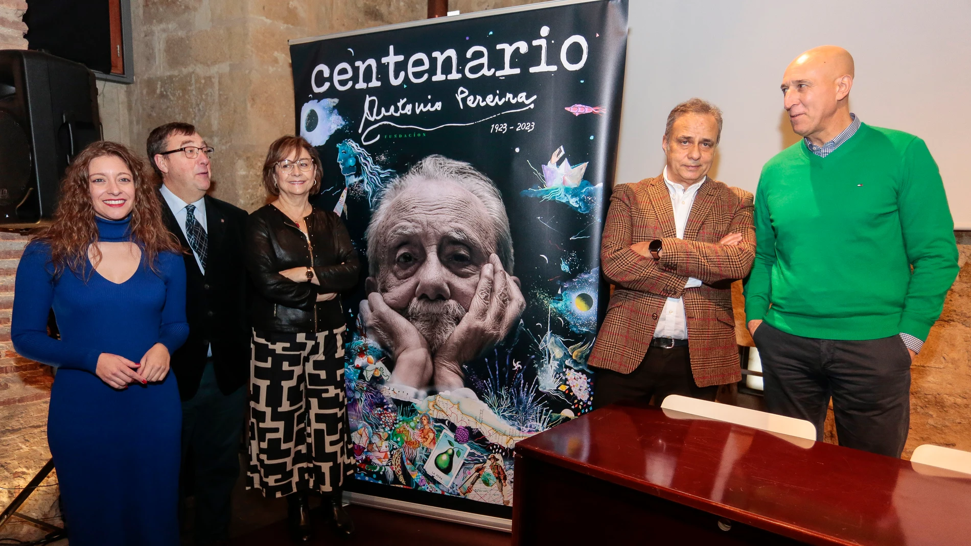 L la delegada territorial de la Junta, Ester Muñoz; el alcalde de Villafranca del Bierzo, José Manuel Pereira; la concejala de Acción y Promoción Cultural del Ayuntamiento de León, Evelia Fernández; el presidente de la Fundación Antonio Pereira, Joaquín Otero, y el alcalde de León, José Antonio Diez