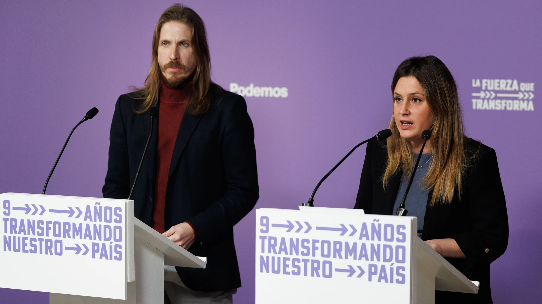 MADRID, 16/01/2023.- Los portavoces de Podemos, Alejandra Jacinto y Pablo Fernández durante la rueda de prensa ofrecida este lunes en la sede del partido en Madrid. EFE/Sergio Pérez