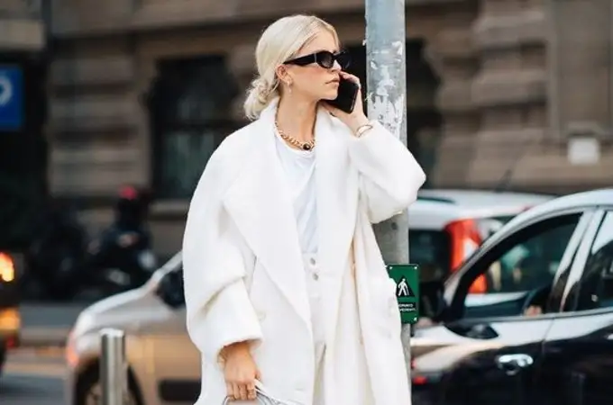 Cinco abrigos blancos que puedes encontrar en rebajas en Zara, Mango y H&M