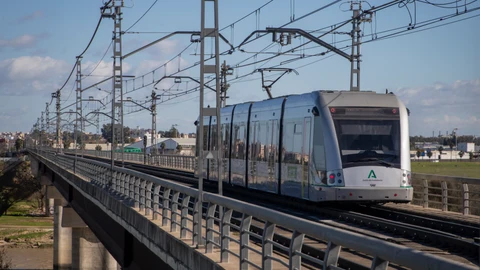 El metro de Sevilla en circulación
