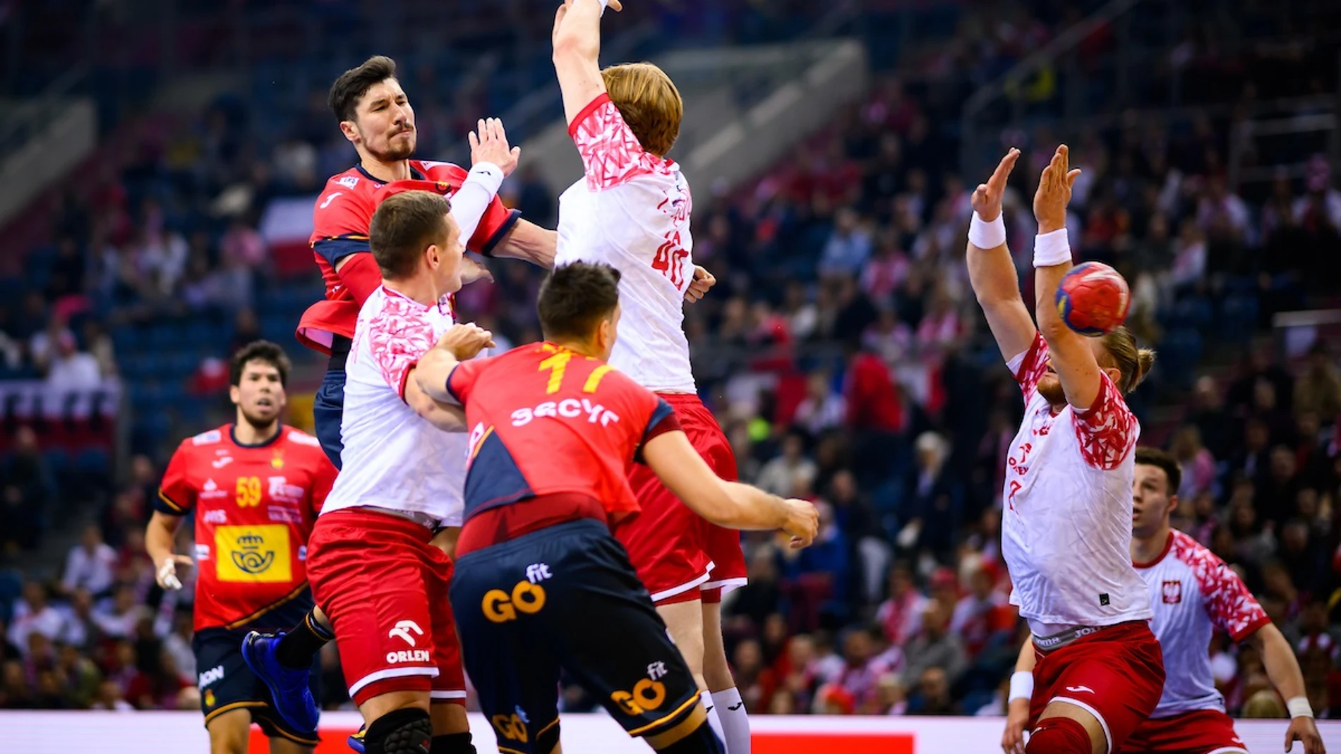 España superó a Polonia en el primer partido de la segunda fase del Mundial