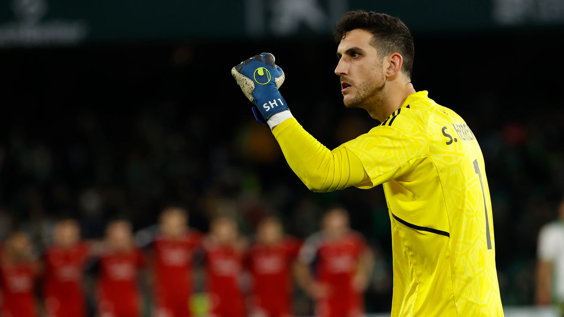 El portero de Osasuna, Sergio Herrera, en los lanzamientos de penalti del partido de octavos de final de la Copa del Rey entre el Real Betis y el CA Osasuna