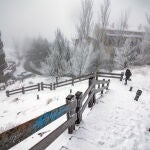 La estación andaluza de Sierra Nevada ha recibido la mayor nevada de esta temporada y suma unos 15 centímetros de espesor, algo más en las zonas altas, que servirán para incrementar la oferta esquiable