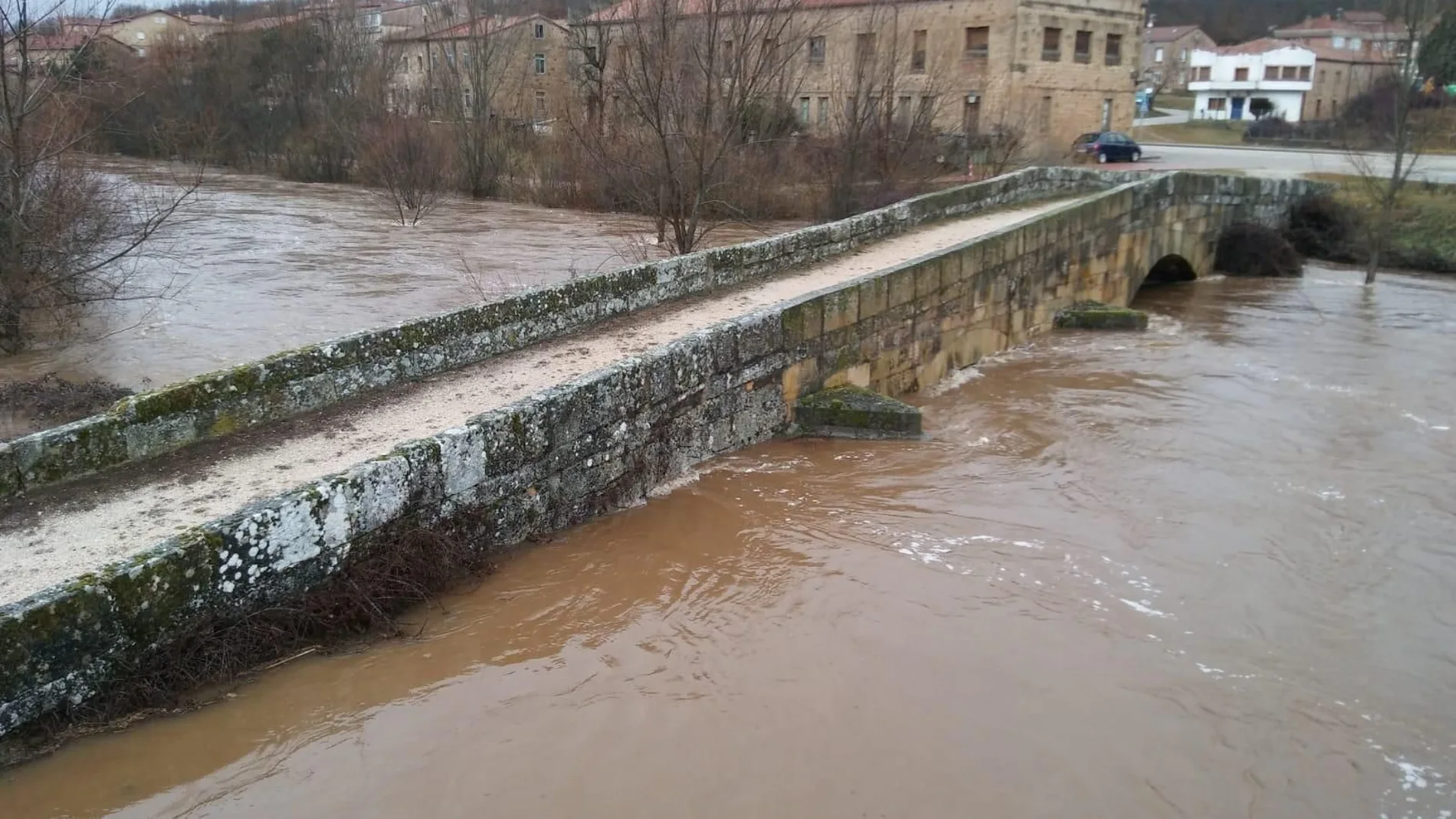 Río Arlanza a su paso por Palacios de la Sierra, en Burgos