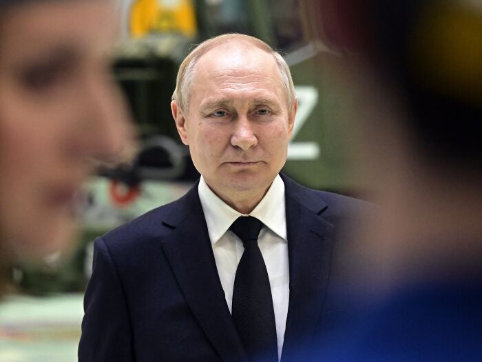 El presidente ruso, Vladimir Putin, con la polémica "Z" detrás