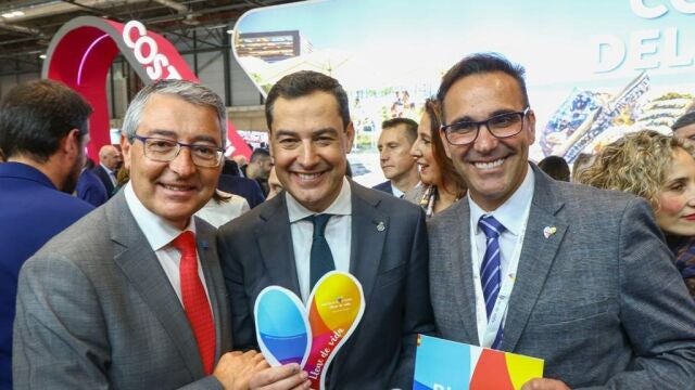 Francisco Salado, Juanma Moreno y Antonio José Martín en Fitur