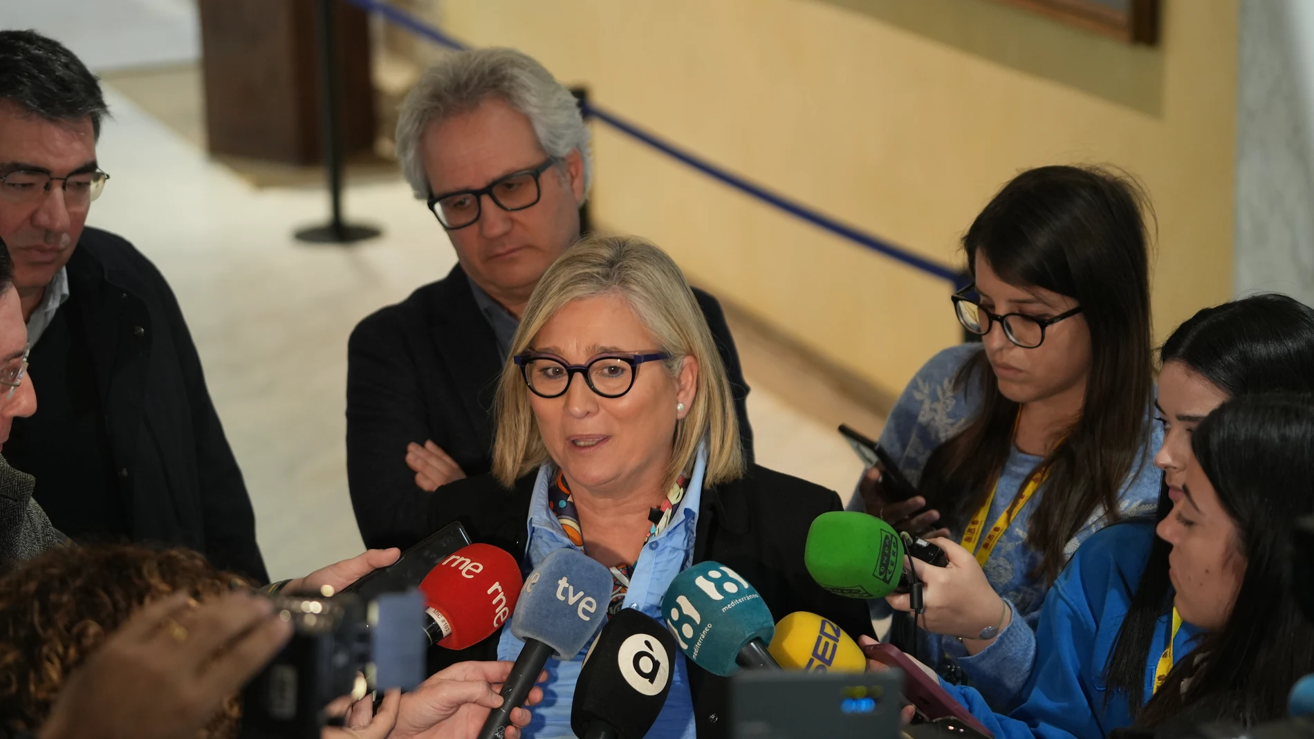 La nueva síndica de Ciudadanos (CS) en Les Corts Valencianes, Mamen Peris, ofrece declaraciones a los medios tras la reunión del grupo parlamentario de Cs