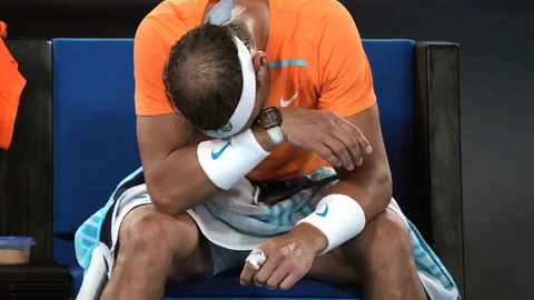 Nadal, instantes después de sufrir la lesión ante MacKenzie McDonald