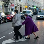 Una persona mayor en el centro de Madrid