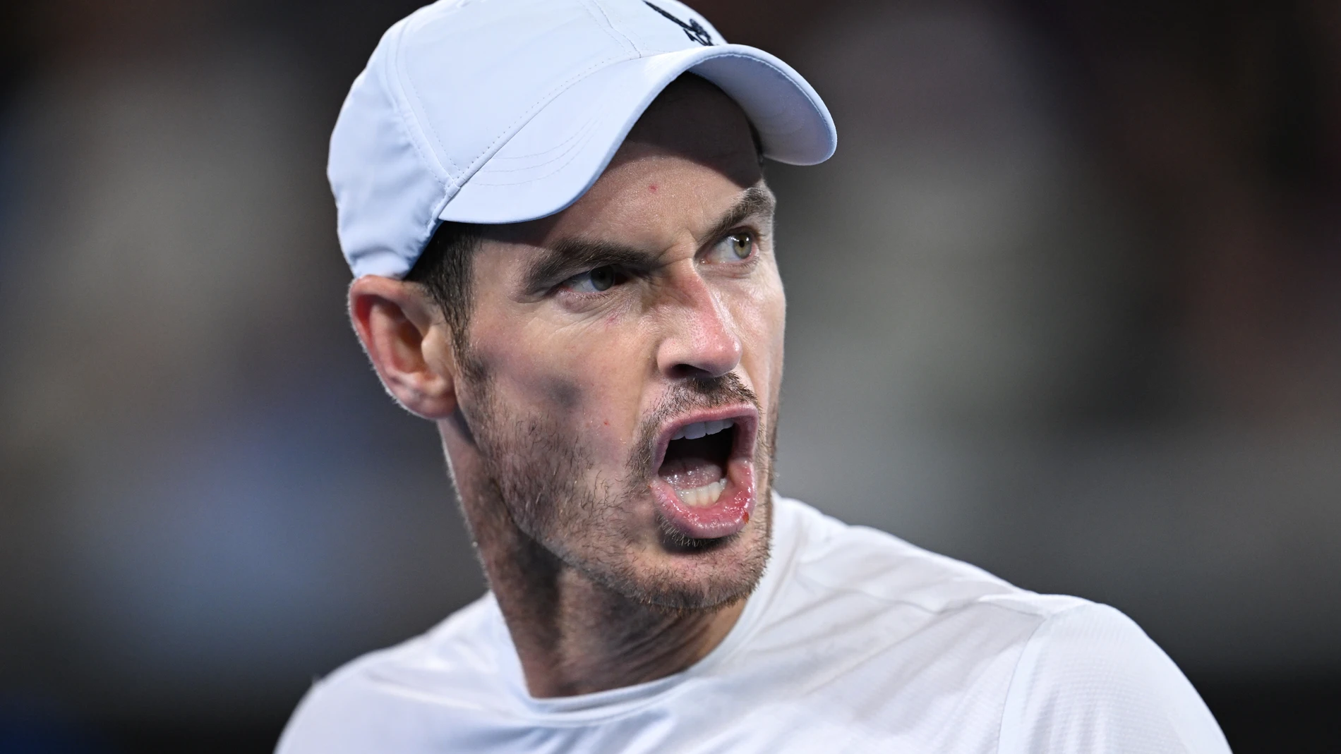 Andy Murray ha estallado porque en su partido del Open de Australia, que se ha ido más allá de las tres de la mañana, no le han dejado ir a hacer pis