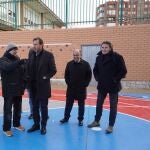 El alcalde Óscar Puente visita las obras ejecutadas en el barrio España con el concejal de Movilidad y Espacio Urbano, Luis Vélez