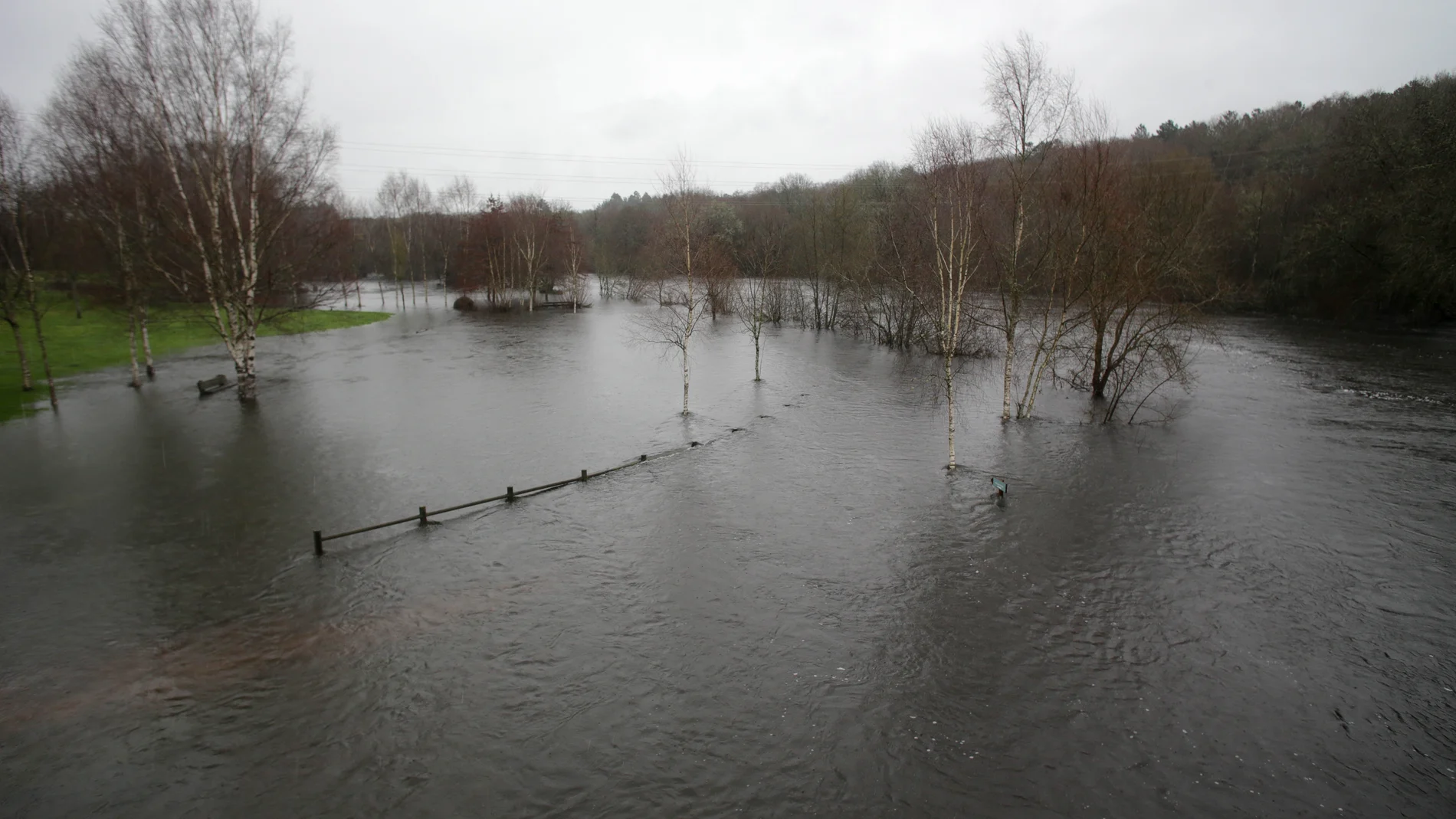 Inundaciones por el desbordamiento de un río en la comarca de A Terra Chá, en Rábade, Lugo, Galicia (España)