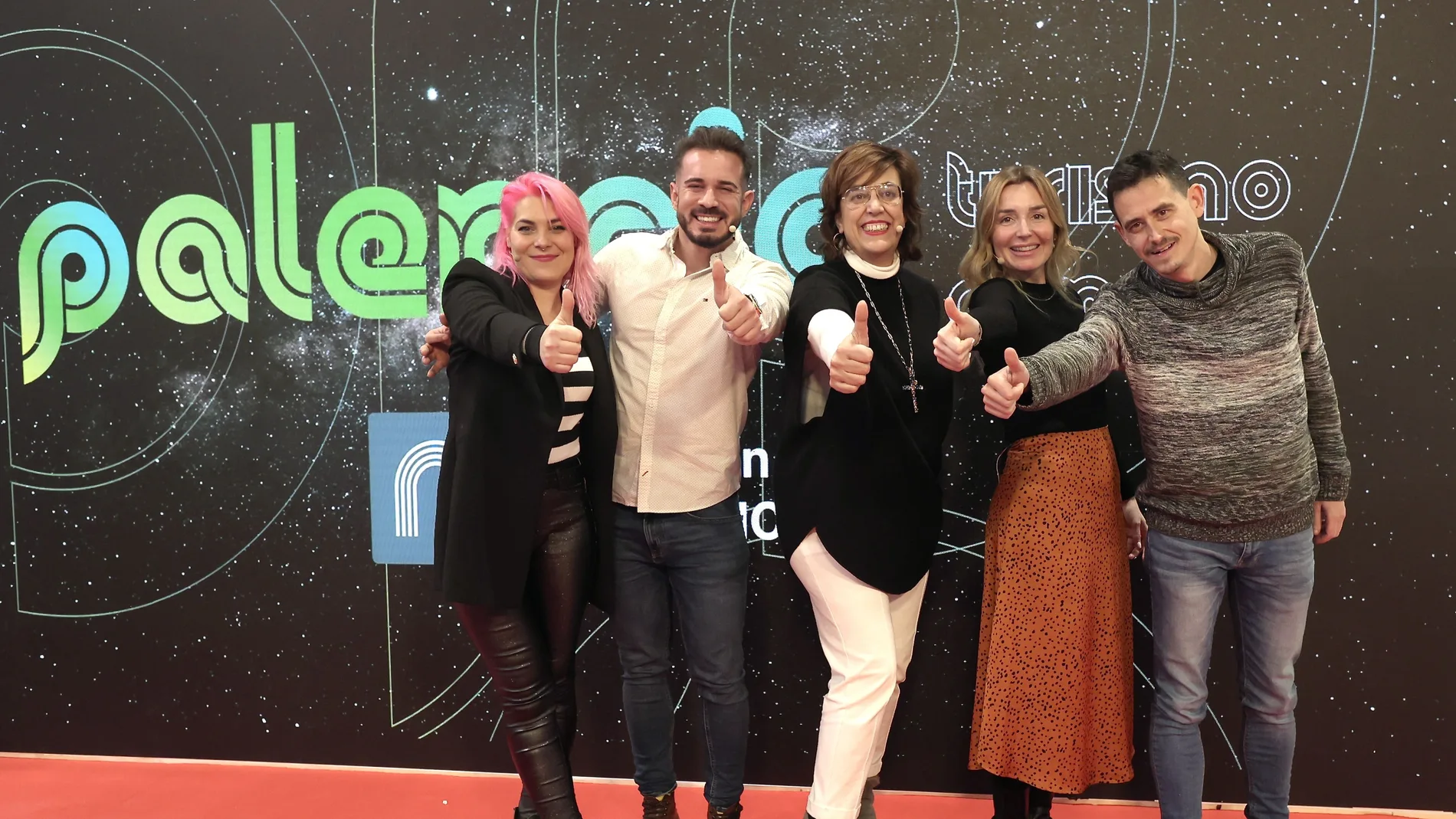 La presidenta de la Diputación de Palencia, Ángeles Armisén, con los cuatro influencers que recorrerán la provincia para promocionarla en sus redes sociales