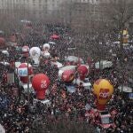Los sindicatos reúnen a 400.000 manifestantes en la Plaza de la República de París