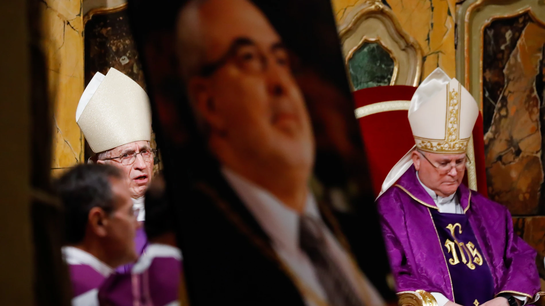 Misa Funeral por el fundador y el que fuera presidente de la UCAM, José Luis Mendoza. En la imagen Antonio Mariía Rouco Varela junto al obispo de Murcia José Manuel Lorca Planes