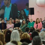 Los candidatos socialistas a las alcaldías de las principales ciudades de Castilla y León (izq a dch), Daniel de la Rosa , Eva Arias, David Gago, Miriam Andrés , José Antonio Diez, Clara Martín, José Luis Mateos y Óscar Puente, durante el acto celebrado por el PSOE en Valladolid