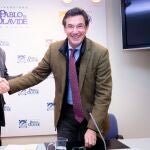 El rector de la Universidad Pablo de Olavide (UPO), Francisco Oliva Blázquez, y el director de la sede del Joint Research Centre (JRC) en Sevilla, Mikel Landabaso Álvarez