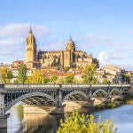 Pasear por Salamanca se convierte en toda una aventura al tratarse de un escenario monumental único